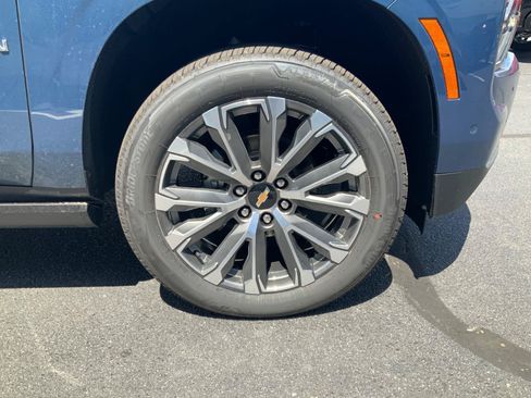 New 2026 Chevrolet Suburban High Country AWD/4WD image 9