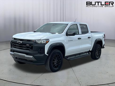 Used 2025 Chevrolet Colorado Trail Boss AWD/4WD image 1