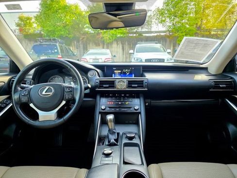 Used 2017 Lexus IS 200t image 10