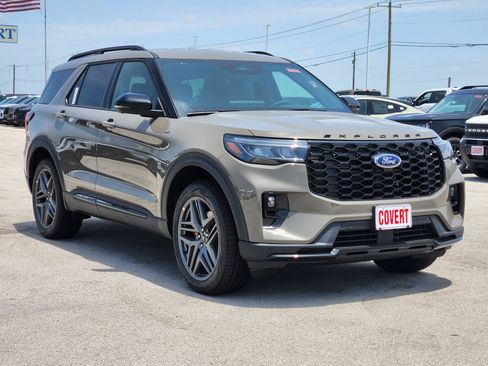 New 2026 Ford Explorer ST-Line w/ ST-Line Street Pack RWD image 2