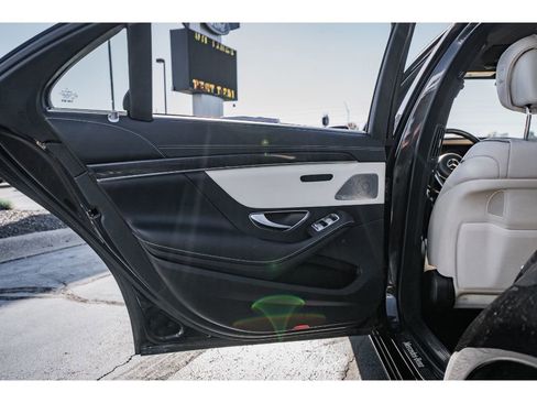 Used 2018 Mercedes-Benz S 560 4MATIC Sedan image 23