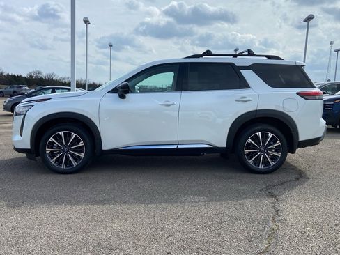 New 2026 Nissan Pathfinder Platinum AWD/4WD image 8