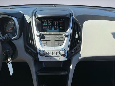 Used 2017 Chevrolet Equinox LS FWD image 17