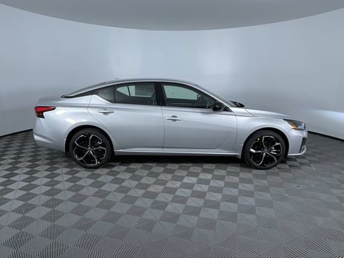 Certified 2025 Nissan Altima 2.5 SR AWD/4WD image 10