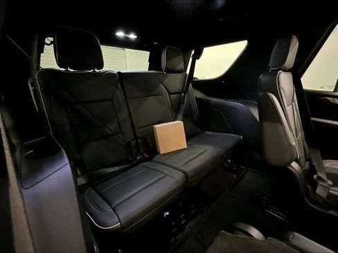 Used 2025 GMC Yukon Elevation w/ Elevation Premium Package AWD/4WD image 33