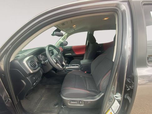 Used 2023 Toyota Tacoma SR5 AWD/4WD image 9