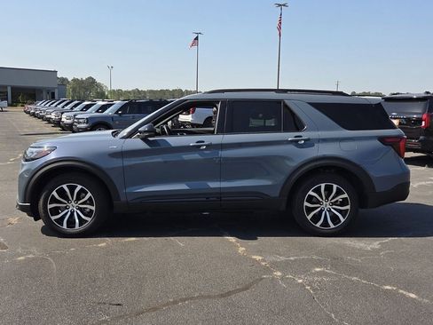 Used 2025 Ford Explorer ST-Line AWD/4WD image 4