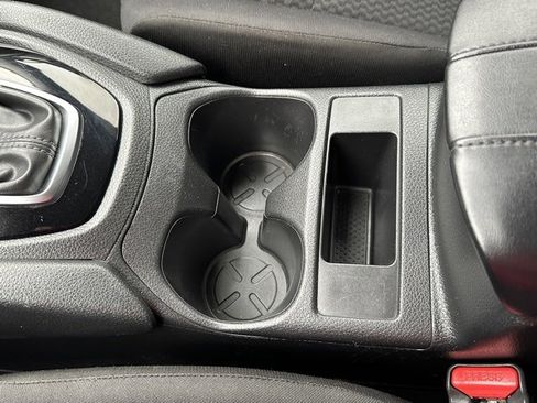 Used 2020 Nissan Rogue Sport S image 35