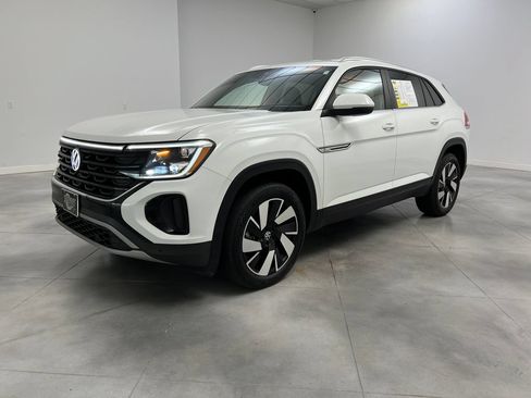 Used 2025 Volkswagen Atlas Cross Sport SE AWD/4WD image 4