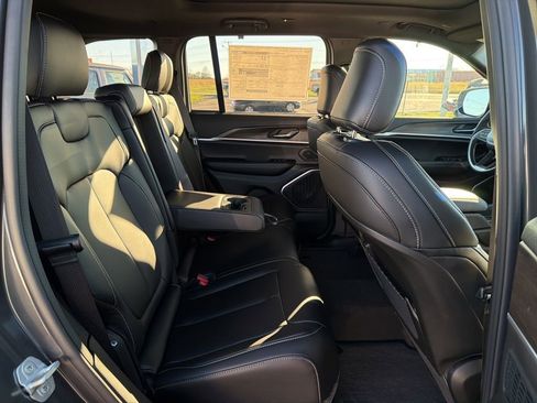 New 2026 Jeep Grand Cherokee Limited w/ Limited Altitude Package RWD image 17
