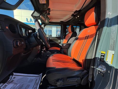 Used 2025 Jeep Gladiator Mojave w/ Convenience Group image 16