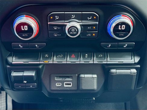 Used 2021 GMC Sierra 1500 SLT image 18