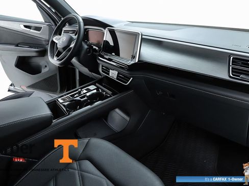 Used 2025 Volkswagen Atlas Cross Sport SE w/ Panoramic Sunroof Package image 33