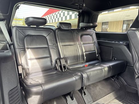 Used 2019 Lincoln Navigator Reserve image 37