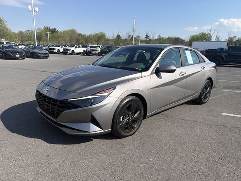 Used 2023 Hyundai Elantra SEL FWD image 8