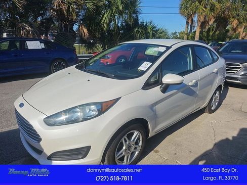 Used 2017 Ford Fiesta SE FWD image 1