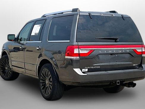 Used 2015 Lincoln Navigator 4WD w/ Equipment Group 101A Reserve image 10