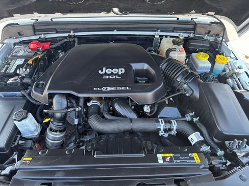 Used 2022 Jeep Wrangler Unlimited Sport image 35