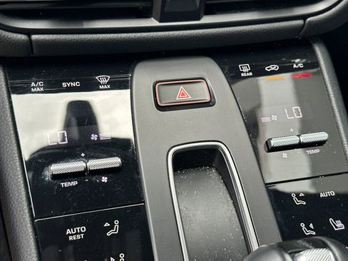 Certified 2024 Porsche Macan S AWD/4WD image 21