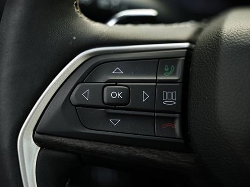 Used 2023 Jeep Grand Cherokee Limited w/ Luxury Tech Group II image 32