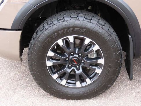 Used 2022 Nissan Titan PRO-4X w/ Pro-4x Convenience Package image 14