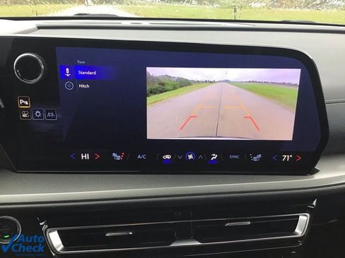 Used 2025 Chevrolet Traverse LT image 47