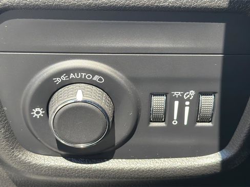 Used 2023 Jeep Grand Cherokee L Laredo AWD/4WD image 17