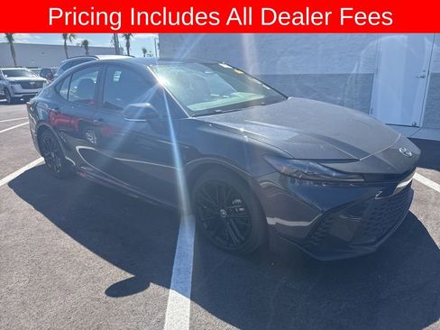 Used 2025 Toyota Camry SE w/ Convenience Package FWD image 3