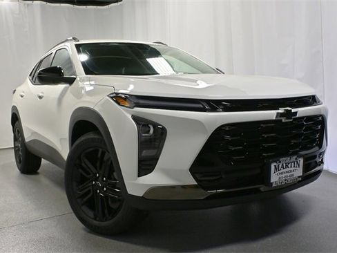 New 2025 Chevrolet Trax ACTIV w/ Driver Confidence Package image 2