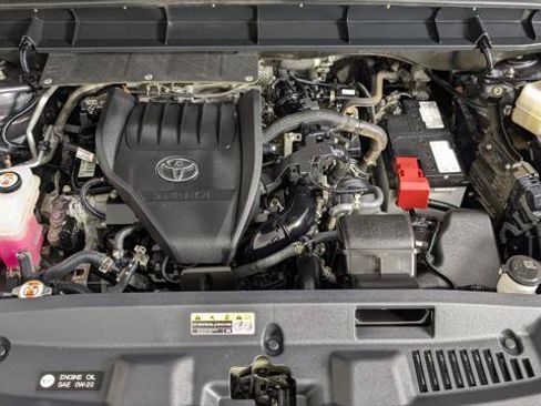 Used 2024 Toyota Highlander XSE FWD image 33