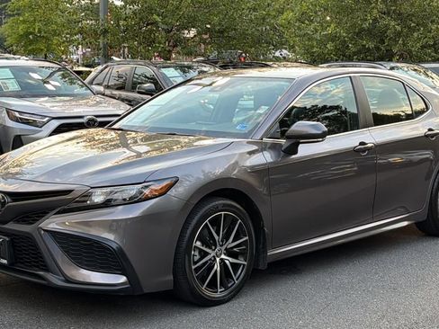 Used 2024 Toyota Camry SE FWD image 2