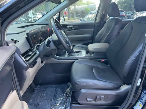 Used 2026 Kia Carnival FWD image 30