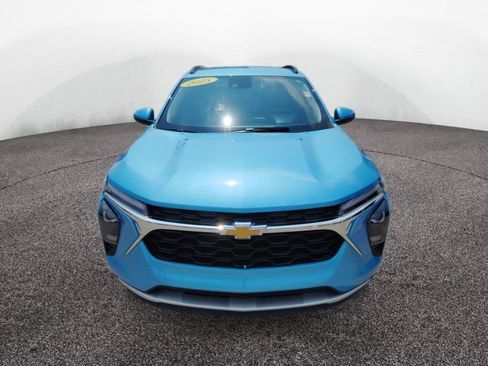 Used 2025 Chevrolet Trax LT w/ Driver Confidence Package FWD image 2