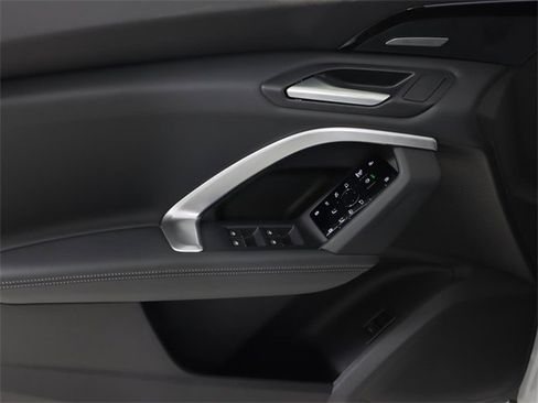 New 2025 Audi Q5 Prestige image 11