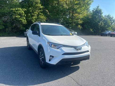 Used 2017 Toyota RAV4 LE FWD image 8