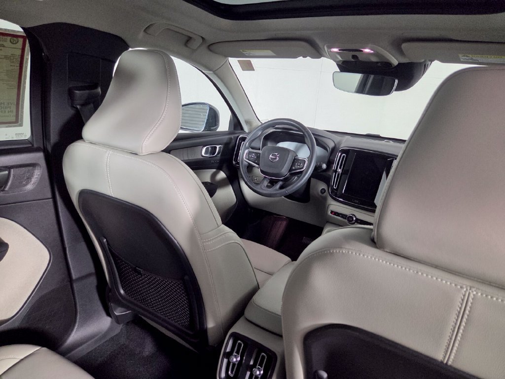 Used 2022 Volvo XC40 T4 Inscription FWD image 29