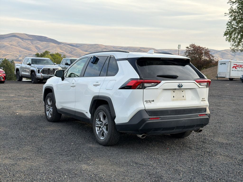 Certified 2022 Toyota RAV4 XLE w/ Convenience Package AWD/4WD image 9
