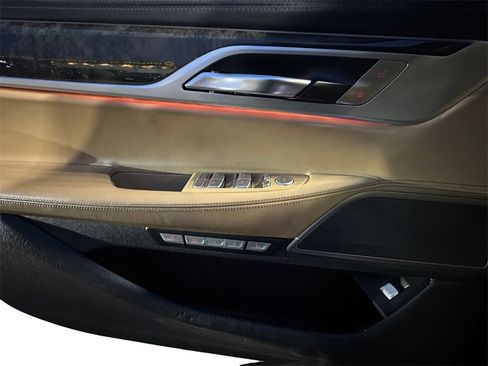 Used 2018 BMW 750i xDrive image 11