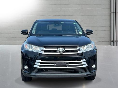Used 2018 Toyota Highlander Plus AWD/4WD image 2
