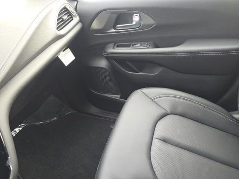 New 2026 Chrysler Pacifica Select AWD/4WD image 27