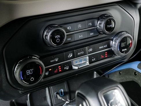 Used 2023 Ford Bronco Wildtrak image 16