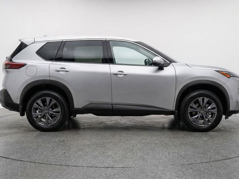 Used 2025 Nissan Rogue SV image 11