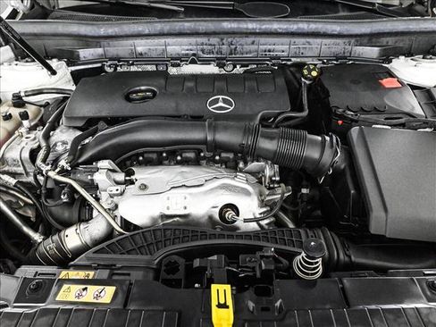 Used 2022 Mercedes-Benz GLB 250 4MATIC image 24