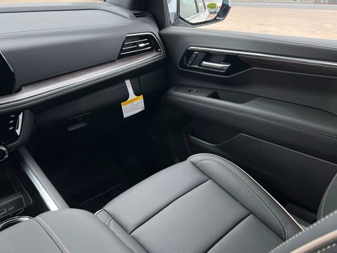 New 2026 Chevrolet Tahoe Premier w/ Sun And Tow Package AWD/4WD image 11
