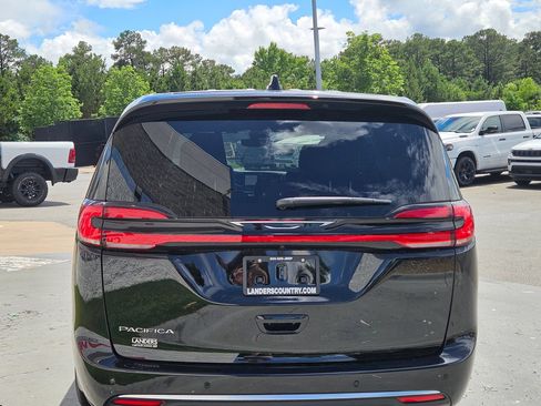 New 2027 Chrysler Pacifica Select FWD image 6