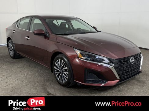 Used 2023 Nissan Altima 2.5 SV AWD/4WD image 1