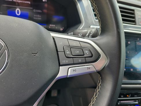 Used 2023 Volkswagen Tiguan SE FWD image 19
