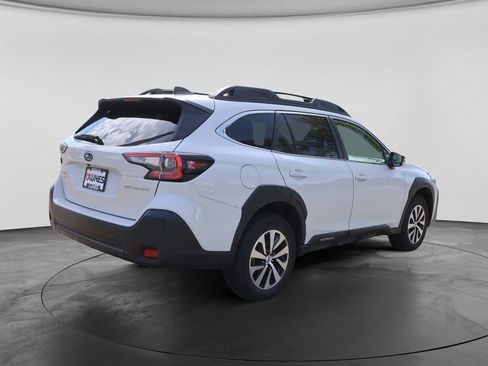 Used 2025 Subaru Outback Premium AWD/4WD image 11