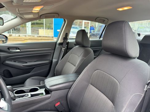Used 2024 Nissan Altima 2.5 SV FWD image 4