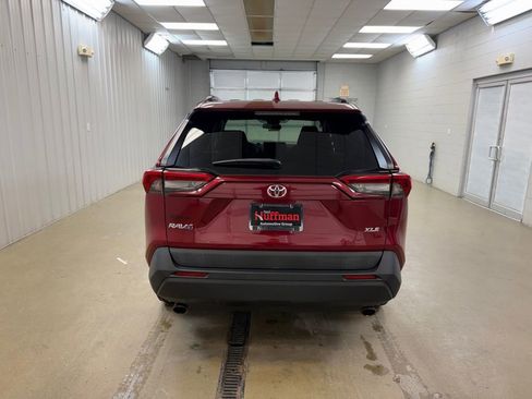 Used 2019 Toyota RAV4 XLE w/ Convenience Package image 6